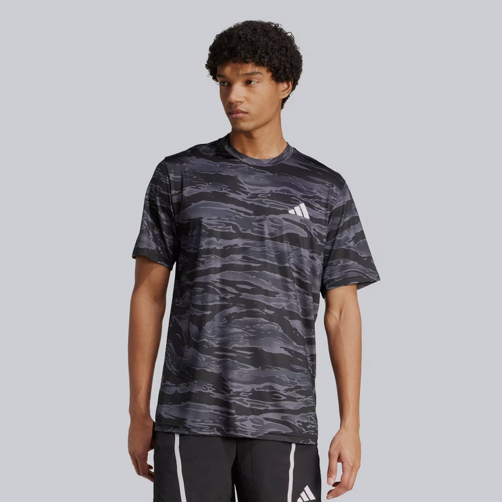 Camiseta Adidas Camo AOP Preta e Cinza Camiseta Adidas Camo AOP Preta e Cinza