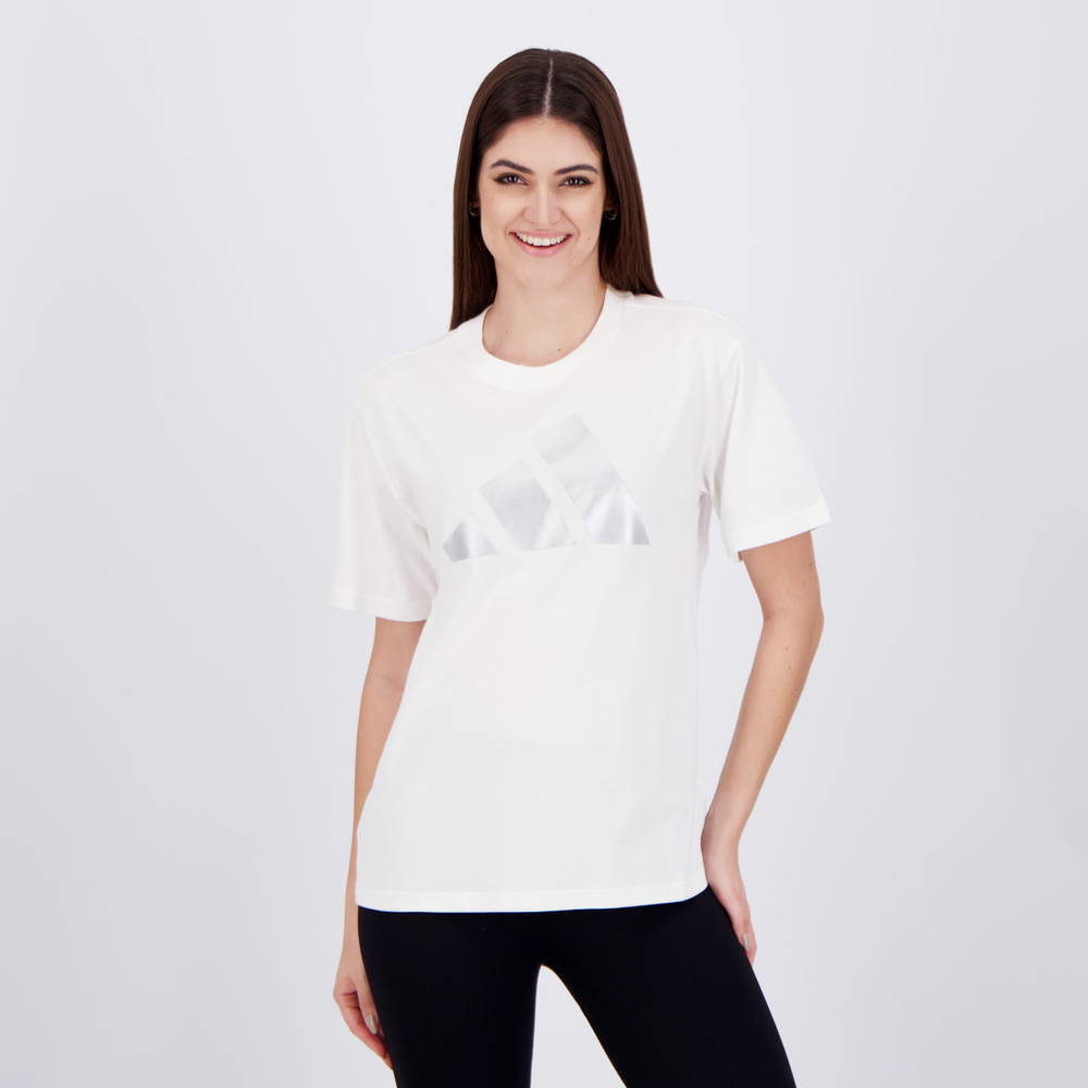 Camiseta Adidas Grafica Holliday Feminina Branca Camiseta Adidas Grafica Holliday Feminina Branca