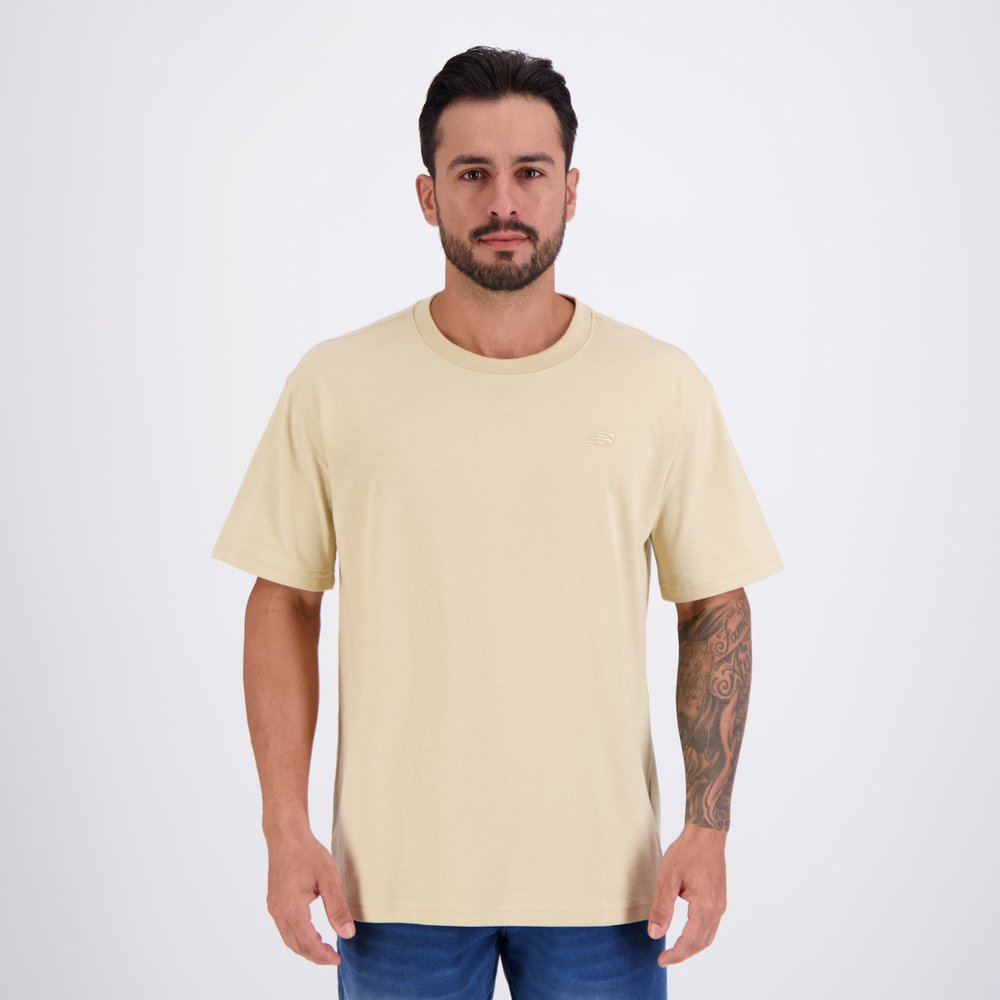 Camiseta New Balance Small Logo Bege Camiseta New Balance Small Logo Bege