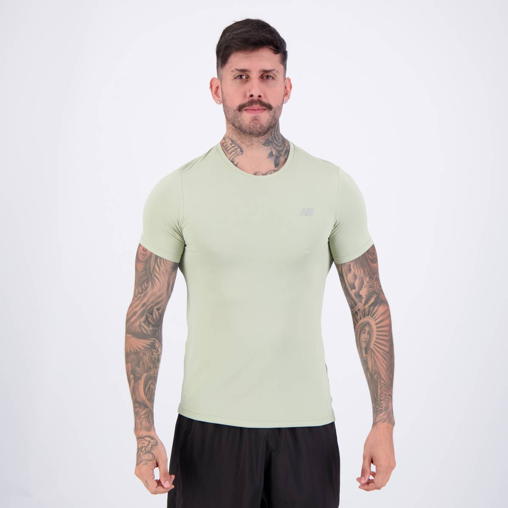 Camiseta New Balance Sport Essentials Logo Verde Camiseta New Balance Sport Essentials Logo Verde