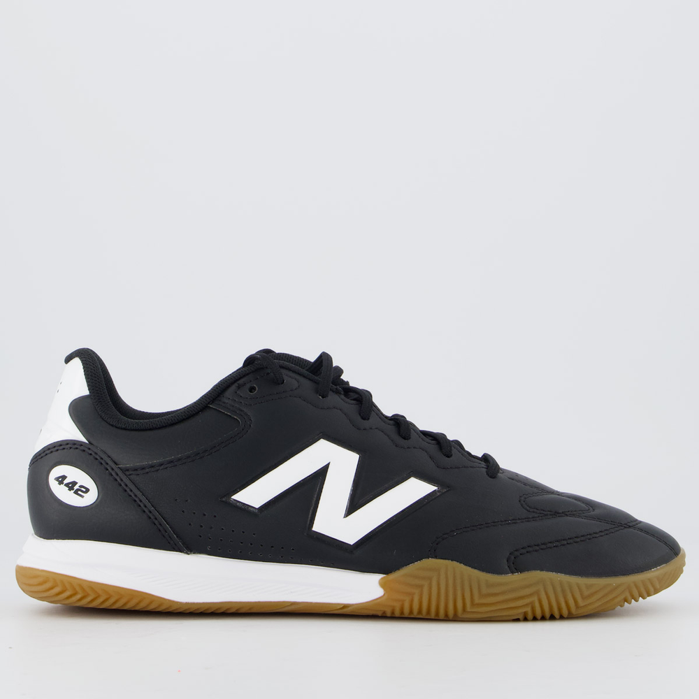 Chuteira New Balance 442 V3 Team Futsal Preta e Branca Chuteira New Balance 442 V3 Team Futsal Preta e Branca