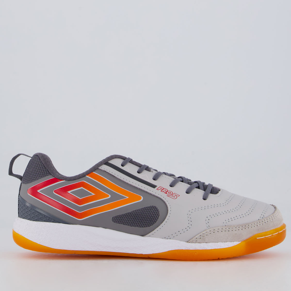 Chuteira Umbro Pro 5 Bump Futsal Cinza e Laranja Chuteira Umbro Pro 5 Bump Futsal Cinza e Laranja