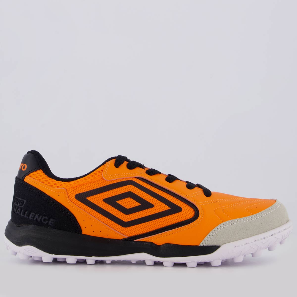 Chuteira Umbro Pro Challenge Uptake Laranja e Preta Chuteira Umbro Pro Challenge Uptake Laranja e Preta