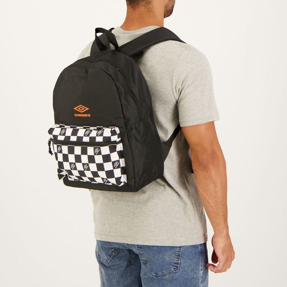 Mochila Umbro Chess Waves Preta e Branca Mochila Umbro Chess Waves Preta e Branca