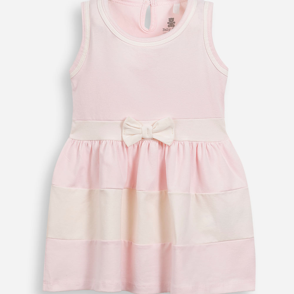 Vestido infantil de algodão com recortes e laço rosa Vestido infantil de algodão com recortes e laço rosa