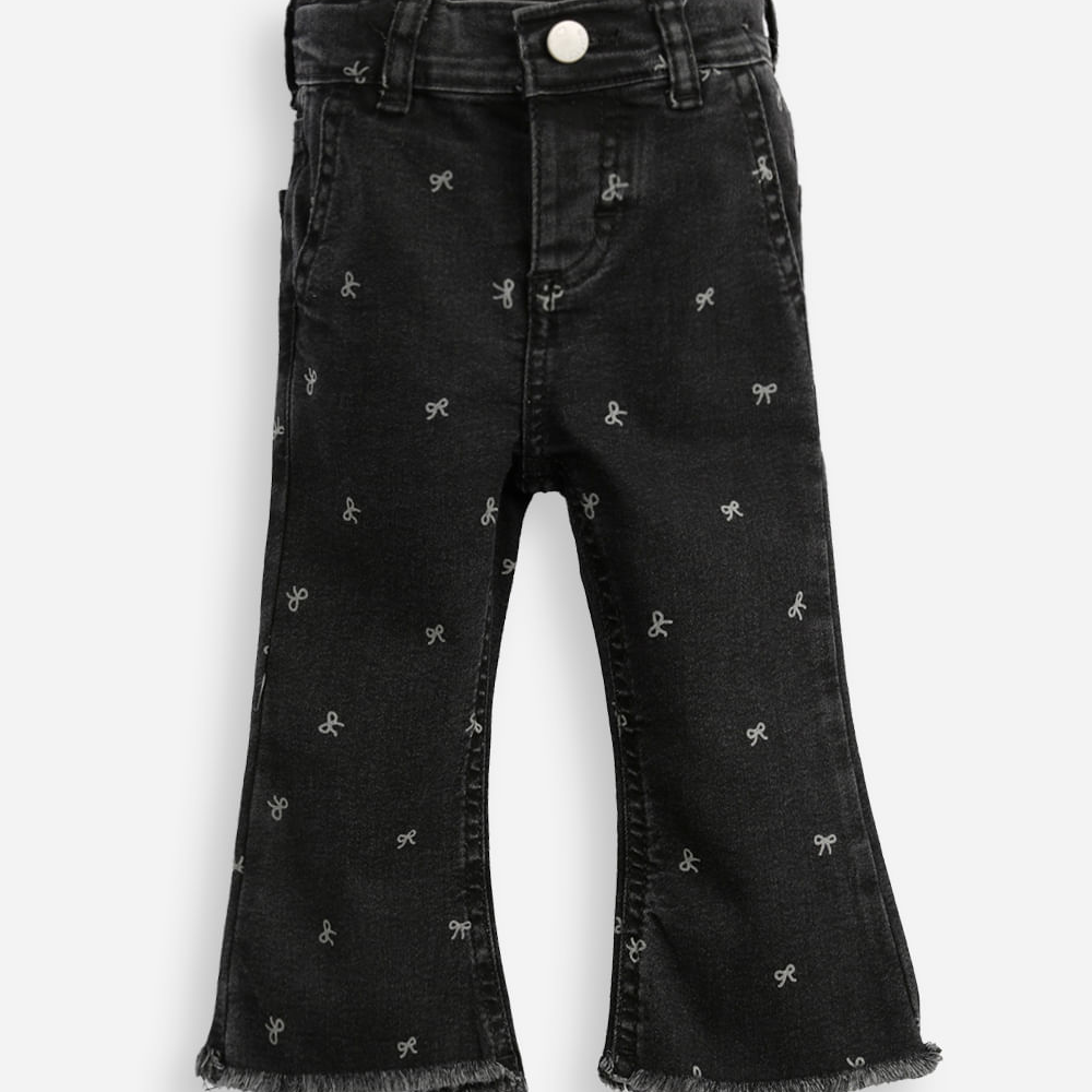 Calça flare infantil jeans lacinhos e barra desfiada preta Calça flare infantil jeans lacinhos e barra desfiada preta