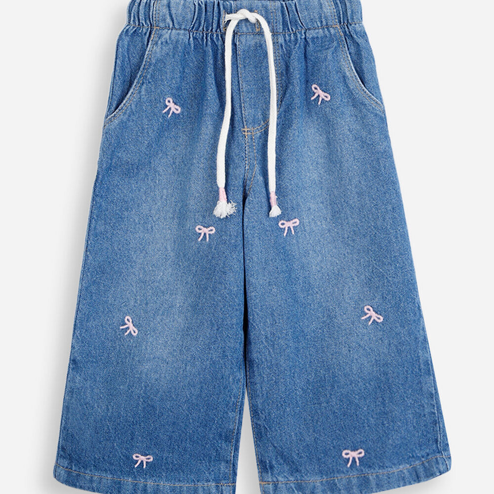 Calça jeans infantil de algodão com bordados azul Calça jeans infantil de algodão com bordados azul