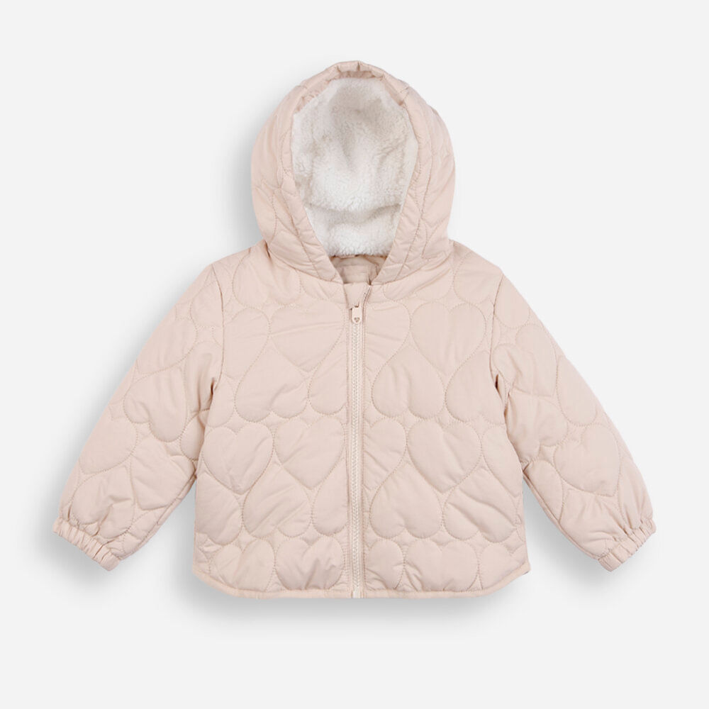 Jaqueta puffer infantil coração com capuz bege Jaqueta puffer infantil coração com capuz bege