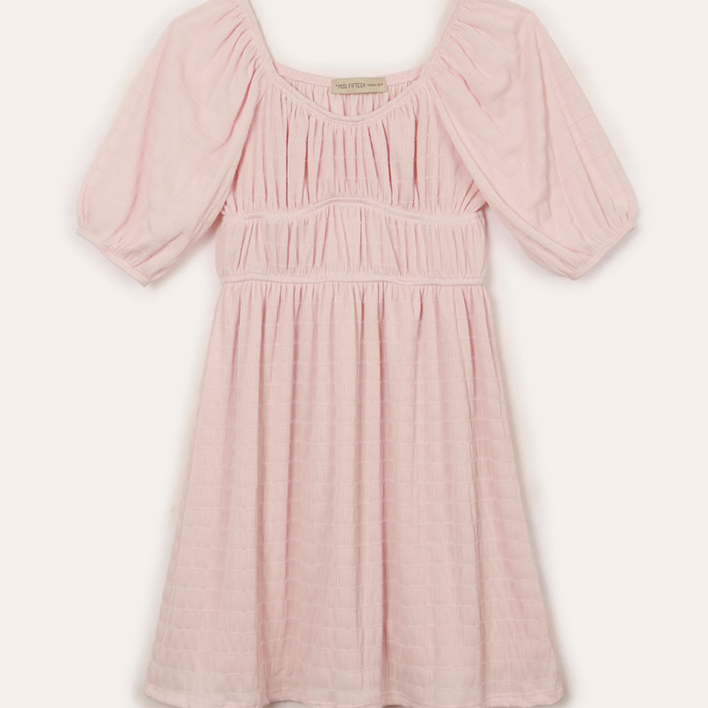 Vestido texturizado juvenil com recorte manga curta rosa Vestido texturizado juvenil com recorte manga curta rosa