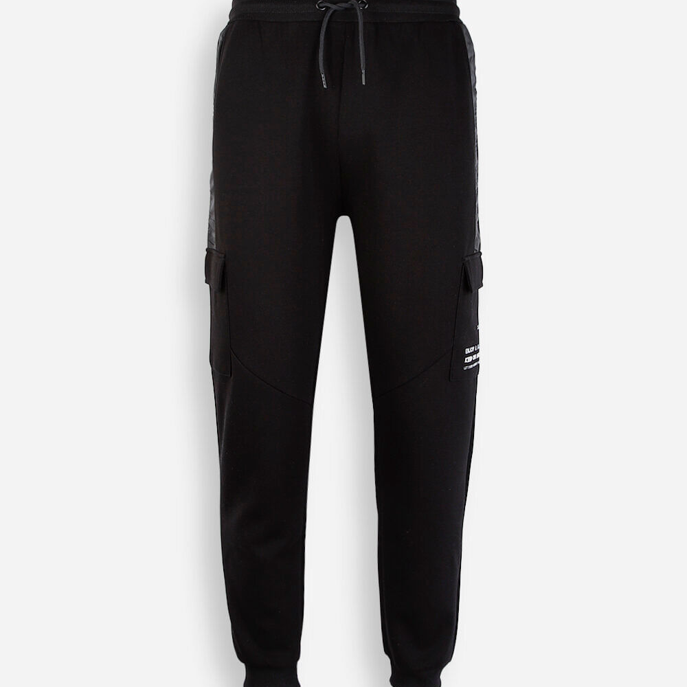 Calça jogger juvenil de moletom com bolso cargo preta
