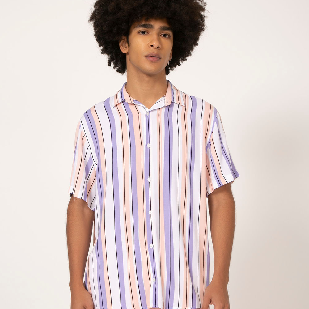 Camisa relaxed de viscose listrada manga curta multicor