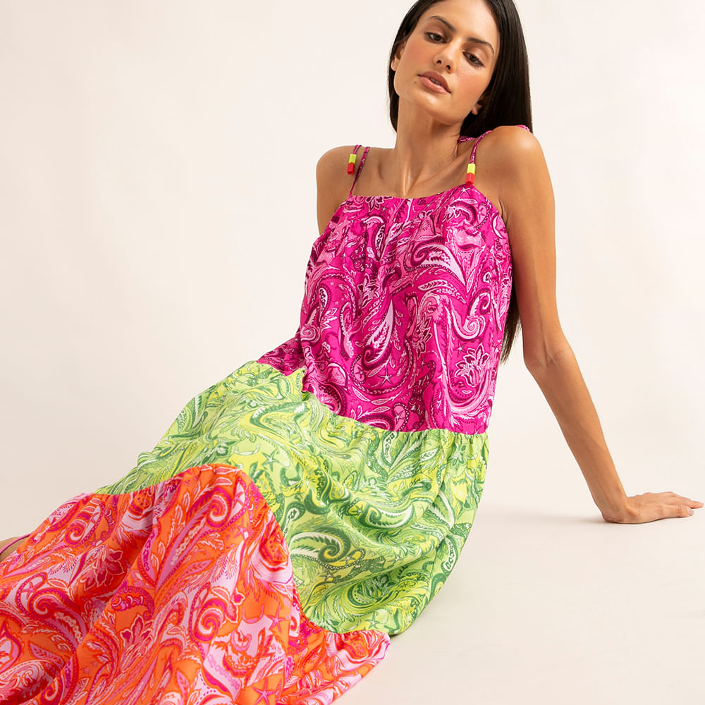 Vestido midi de viscose estampado paisley com recorte e amarração alça fina além dos mares noronha manu gavassi multicor Vestido midi de viscose estampado paisley com recorte e amarração alça fina além dos mares noronha manu gavassi multicor