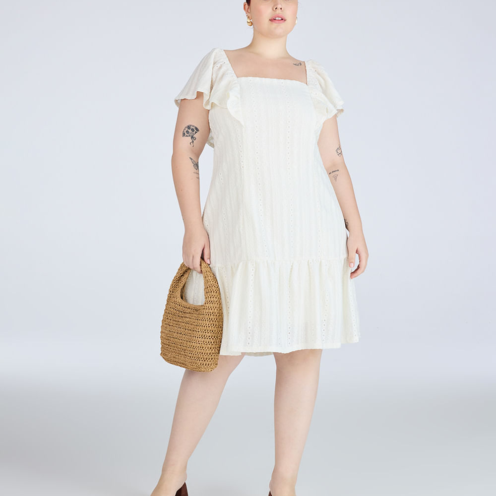 Vestido curto de laise plus size off white Vestido curto de laise plus size off white