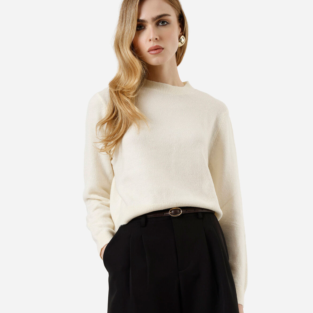 Suéter básico feminino cropped de tricot bege Suéter básico feminino cropped de tricot bege