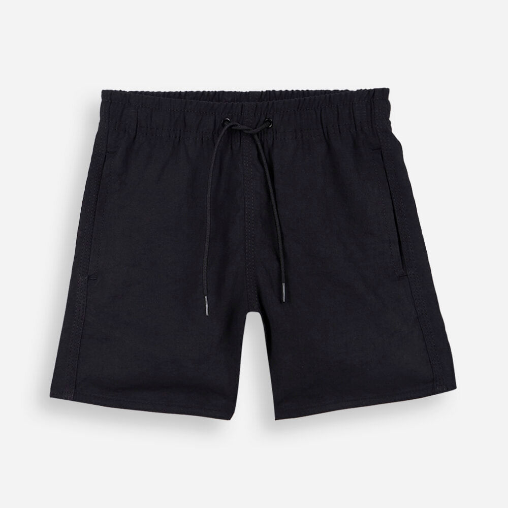 Bermuda infantil com elástico e cordão preto Bermuda infantil com elástico e cordão preto