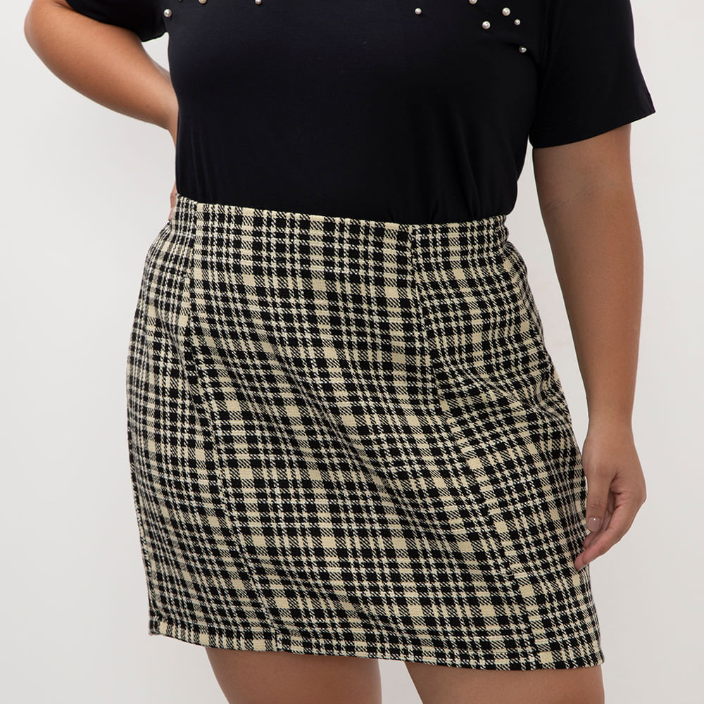 Saia curta xadrez plus size preto Saia curta xadrez plus size preto