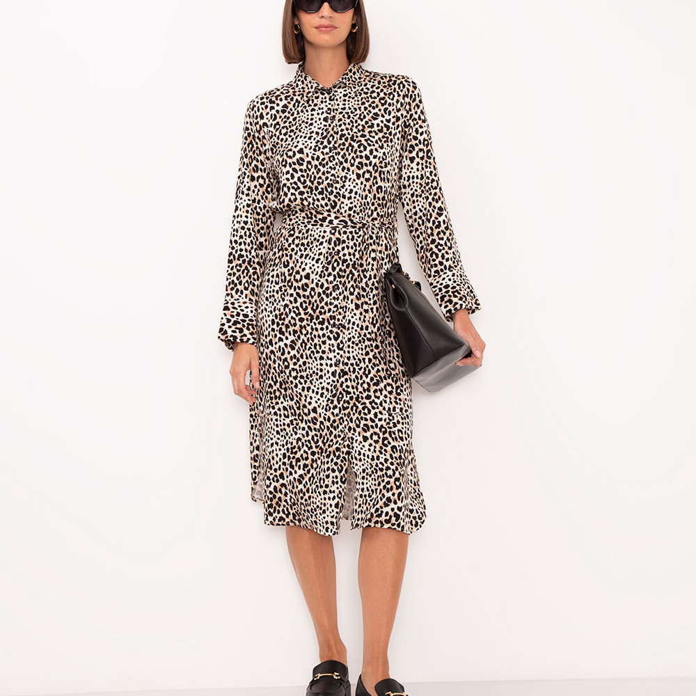 Vestido chemise midi de viscose animal print bege Vestido chemise midi de viscose animal print bege