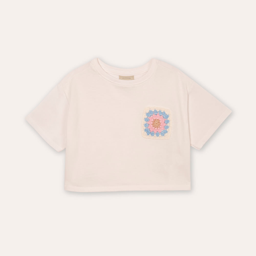 Cropped infantil de algodão bolso de crochê off white Cropped infantil de algodão bolso de crochê off white