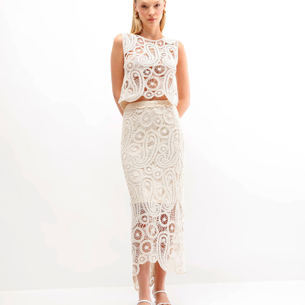 Saia midi de crochet arabescos bege Saia midi de crochet arabescos bege