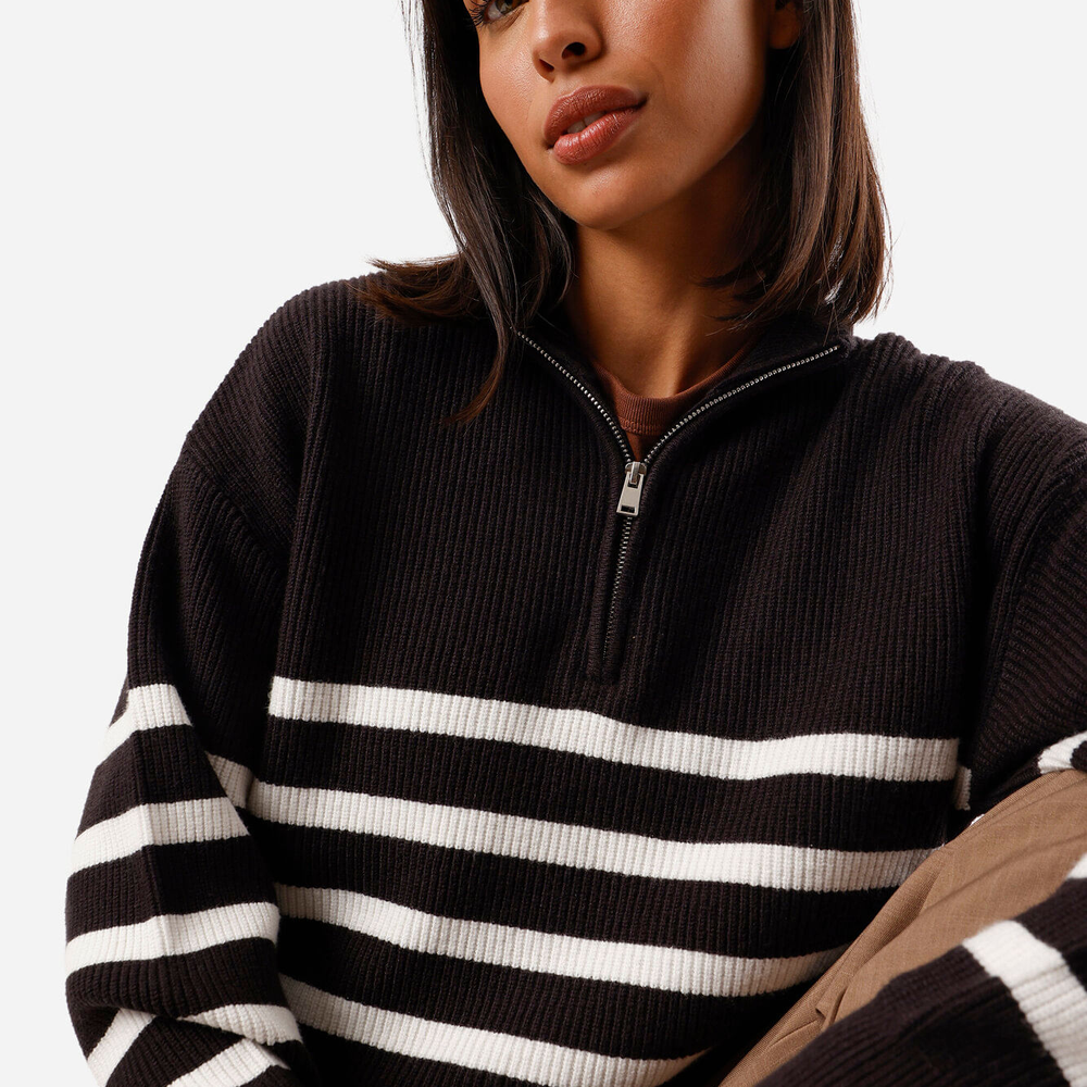 Suéter feminino de tricot com zíper listrado azul Suéter feminino de tricot com zíper listrado azul