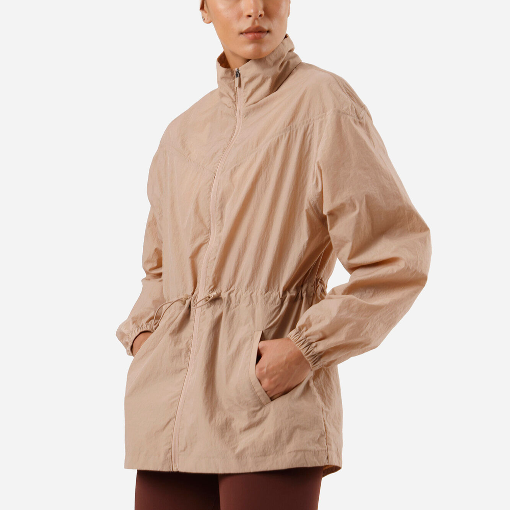 Parka feminina esportiva texturizada bege Parka feminina esportiva texturizada bege