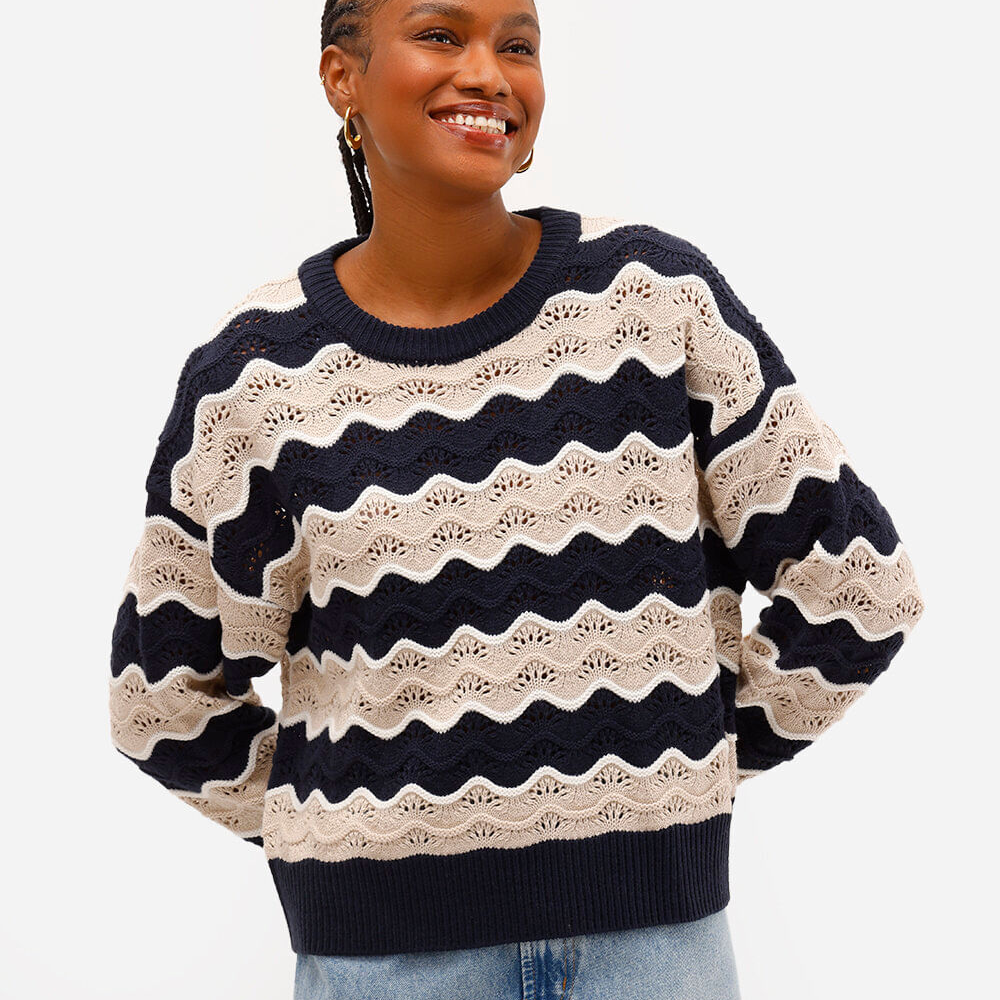 Suéter feminino de tricot listrado texturizado bege Suéter feminino de tricot listrado texturizado bege