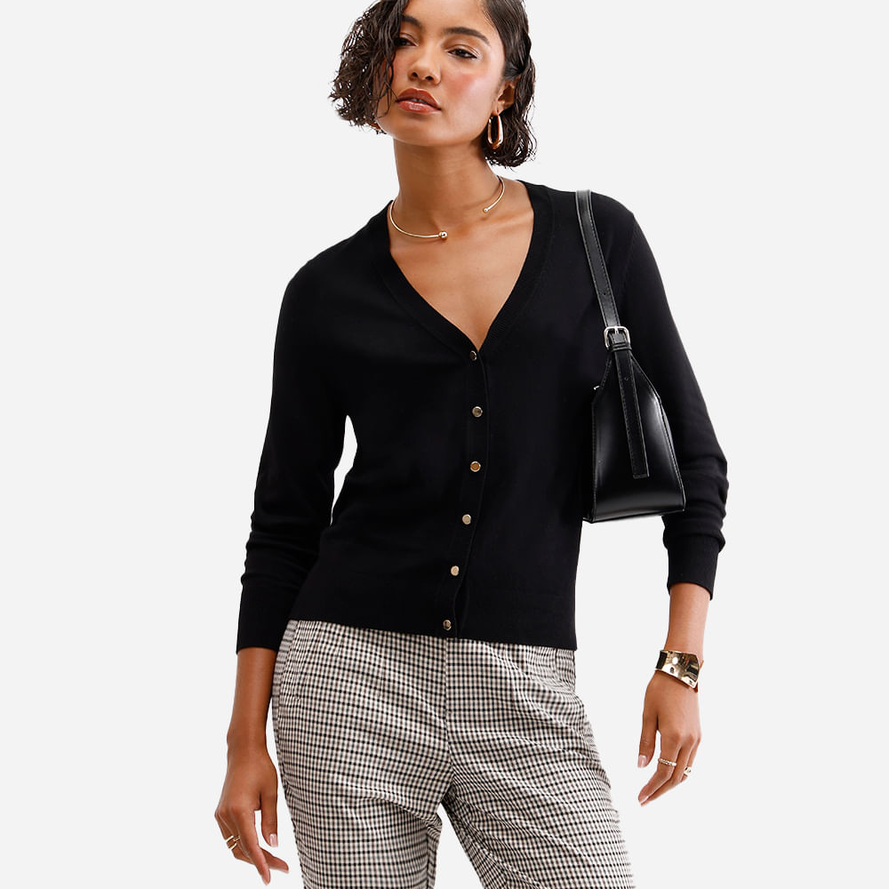 Cardigan feminino de viscose preto Cardigan feminino de viscose preto