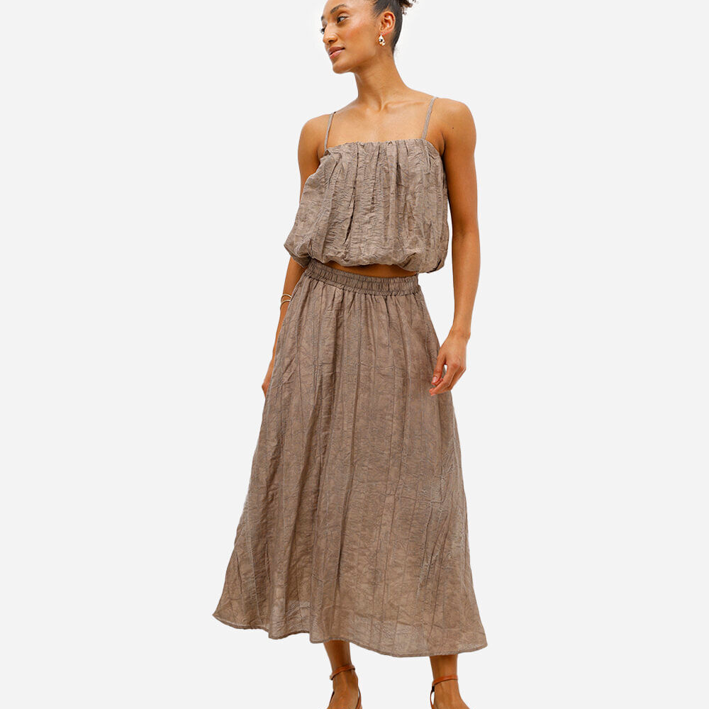 Saia plissada feminina em jacquard floral bege Saia plissada feminina em jacquard floral bege