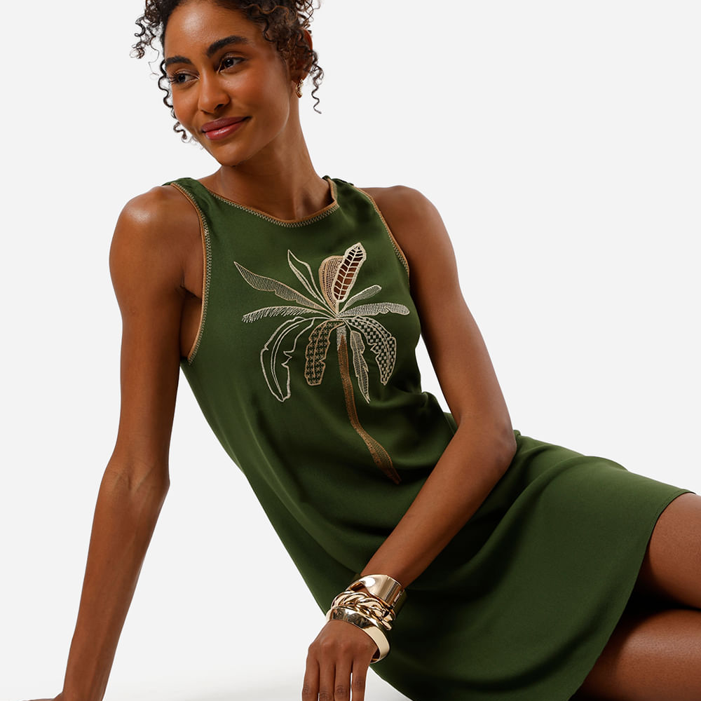 Vestido curto feminino em viscose com bordado de folhagem verde Vestido curto feminino em viscose com bordado de folhagem verde