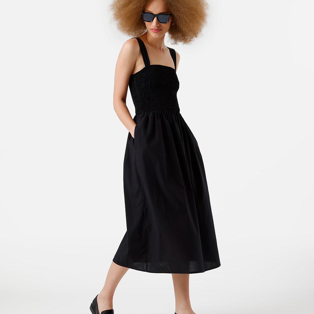 Vestido midi feminino de algodão franzido preto Vestido midi feminino de algodão franzido preto