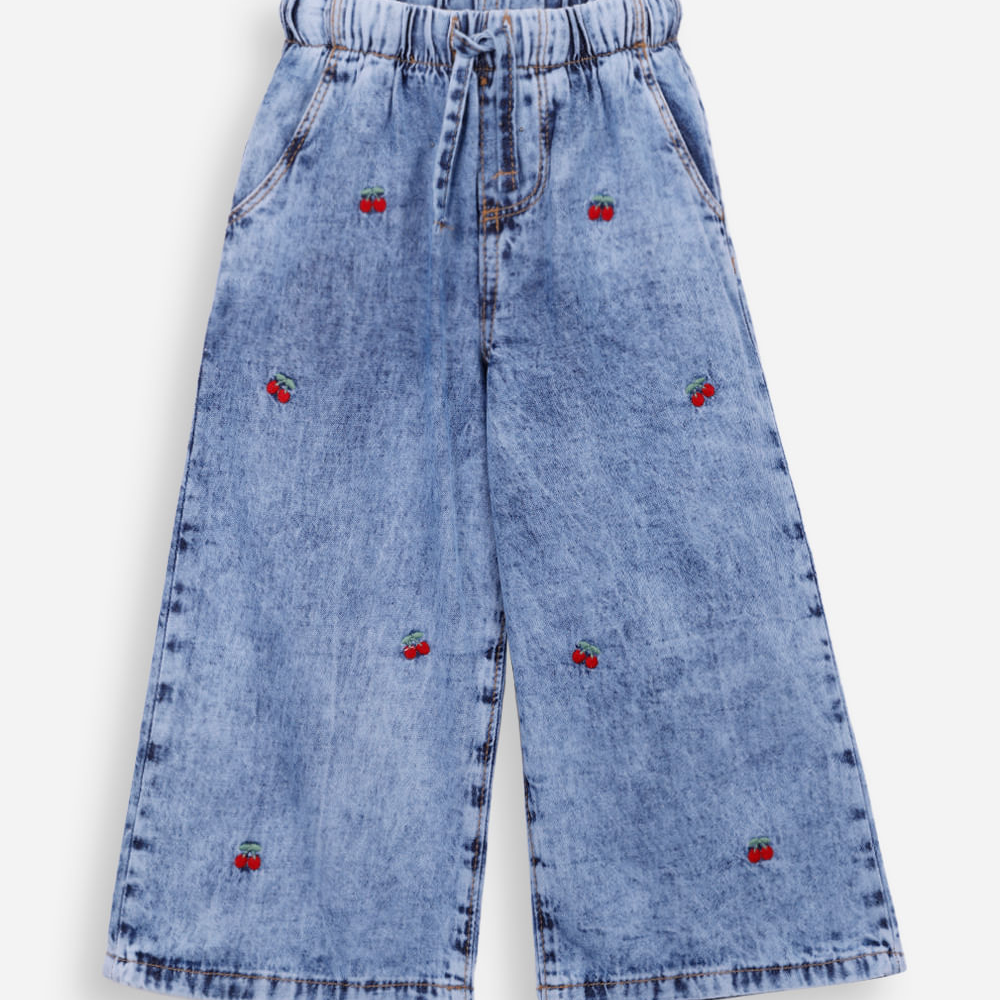 Calça wide leg infantil jeans bordado cerejas azul Calça wide leg infantil jeans bordado cerejas azul