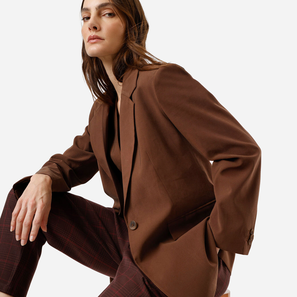 Blazer de alfaiataria feminino clássico marrom Blazer de alfaiataria feminino clássico marrom