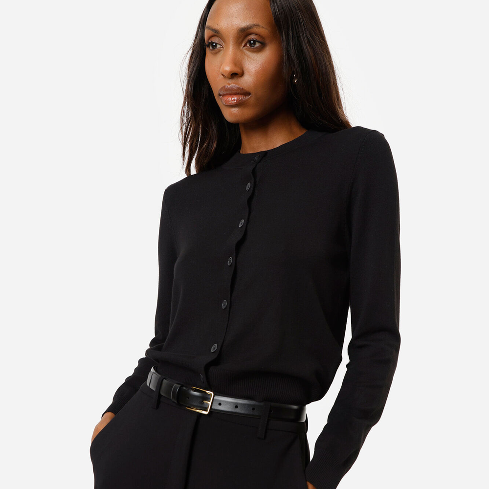 Cardigan cropped feminino de tricot preto Cardigan cropped feminino de tricot preto