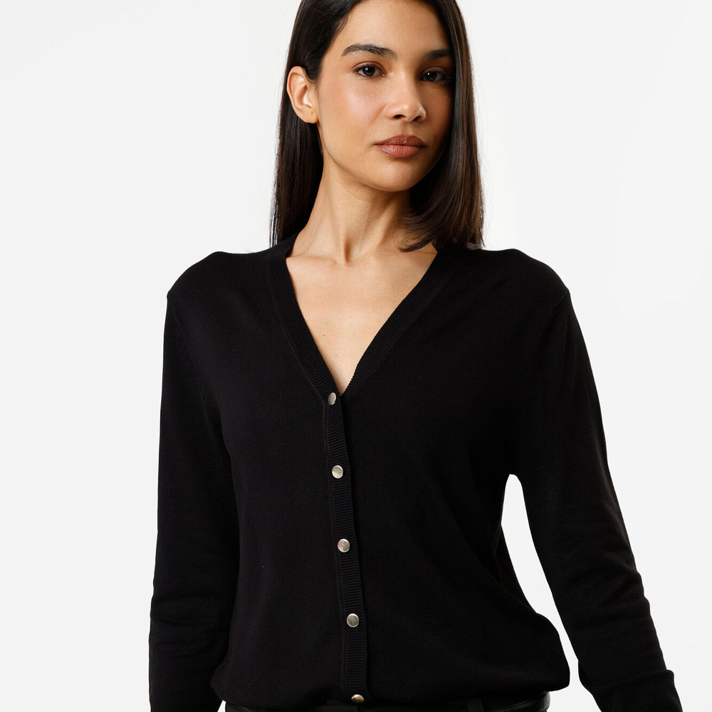 Cardigan feminino de tricot decote v preto Cardigan feminino de tricot decote v preto