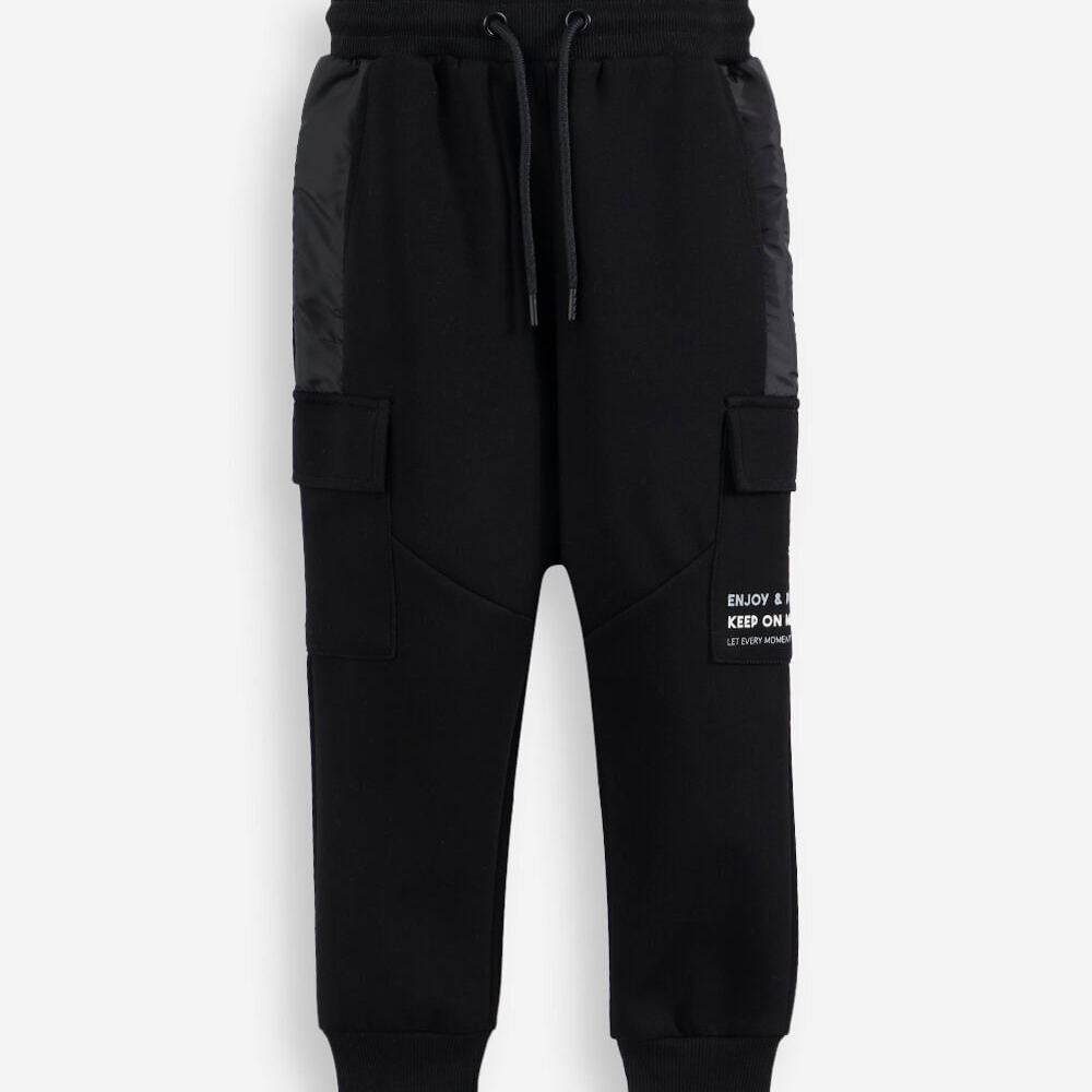 Calça jogger cargo infantil de moletom com recortes preta
