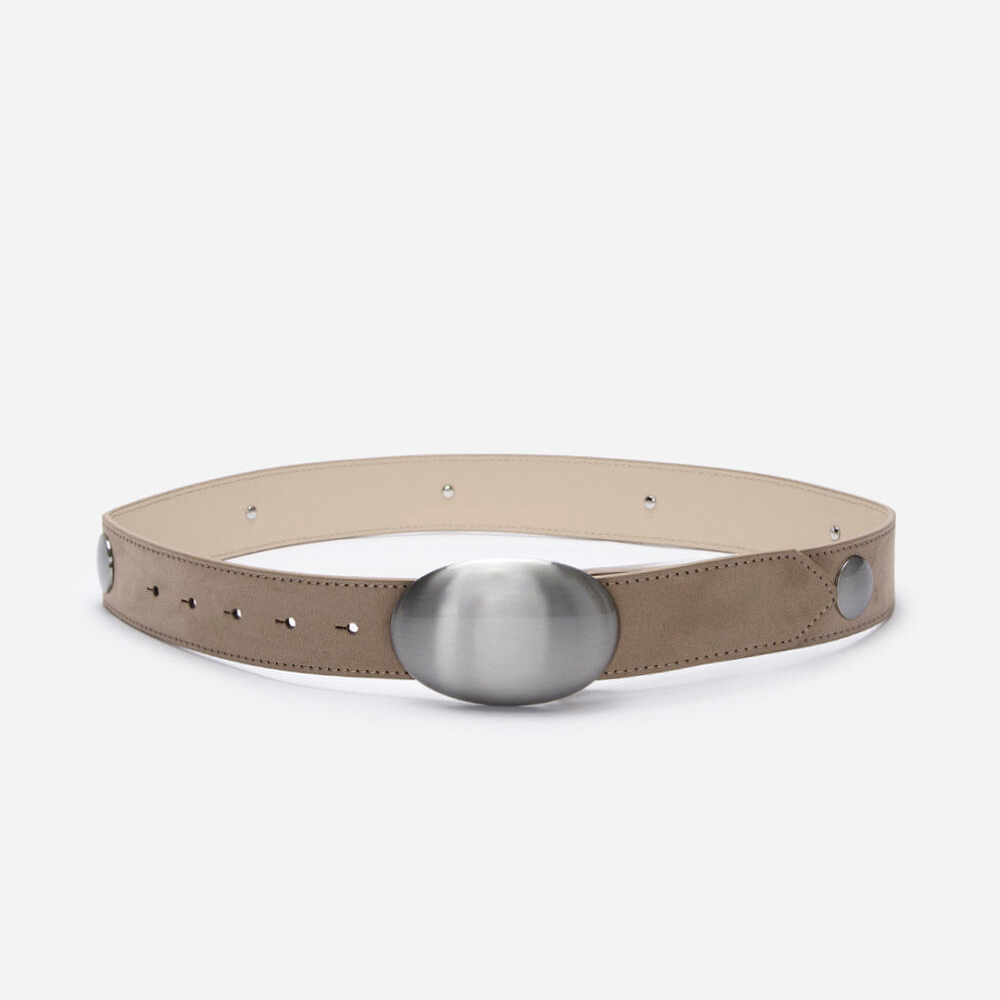 Cinto feminino com tachas marrom Cinto feminino com tachas marrom