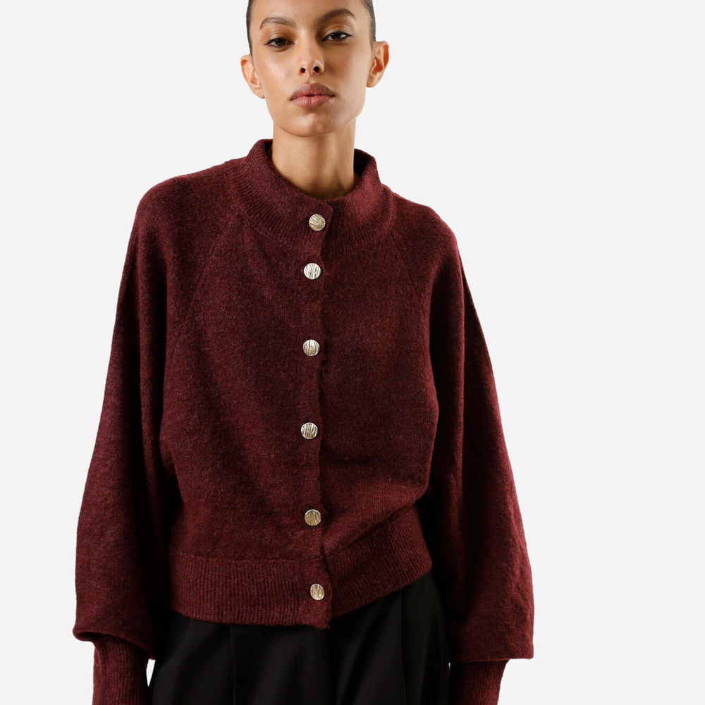 Cardigan feminino de tricot gola alta vinho Cardigan feminino de tricot gola alta vinho