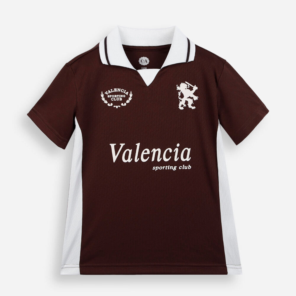 Camiseta infantil com gola e recorte estampada marrom Camiseta infantil com gola e recorte estampada marrom