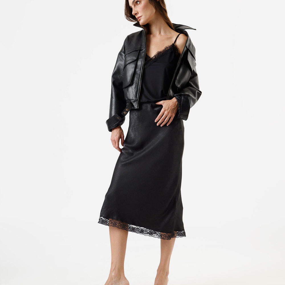 Saia midi evasê feminina com renda preta Saia midi evasê feminina com renda preta
