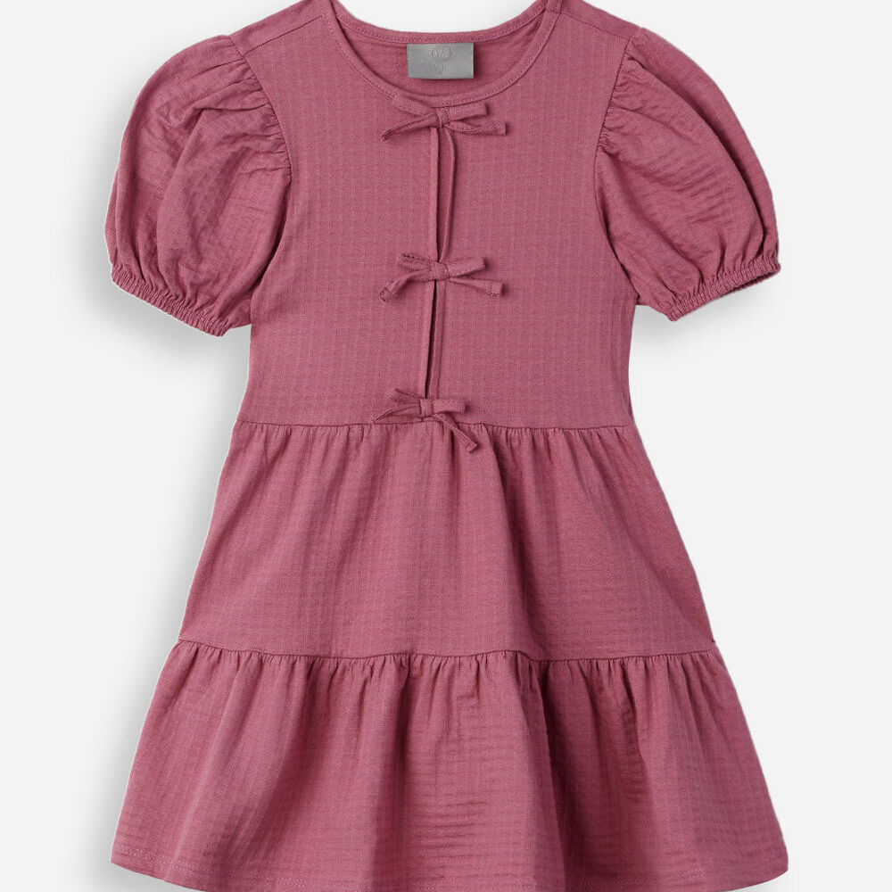 Vestido infantil de algodão com recortes e laços manga bufante rosa Vestido infantil de algodão com recortes e laços manga bufante rosa