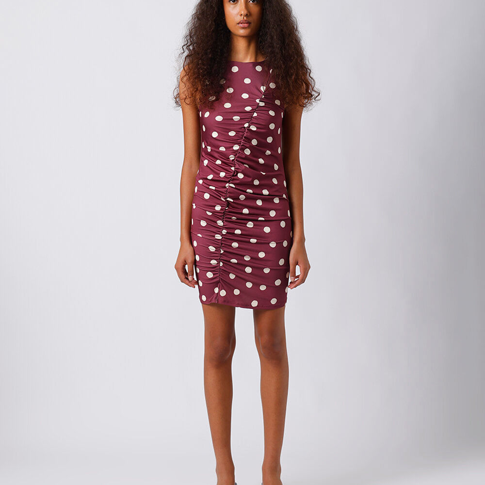 Vestido curto feminino franzido poá mindset vinho