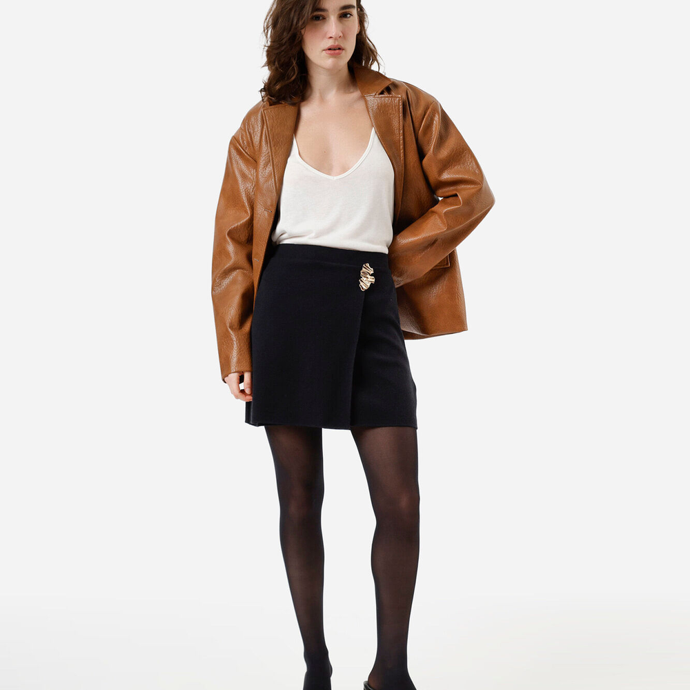 Saia curta feminina de tricot com fivela orgânica preta Saia curta feminina de tricot com fivela orgânica preta