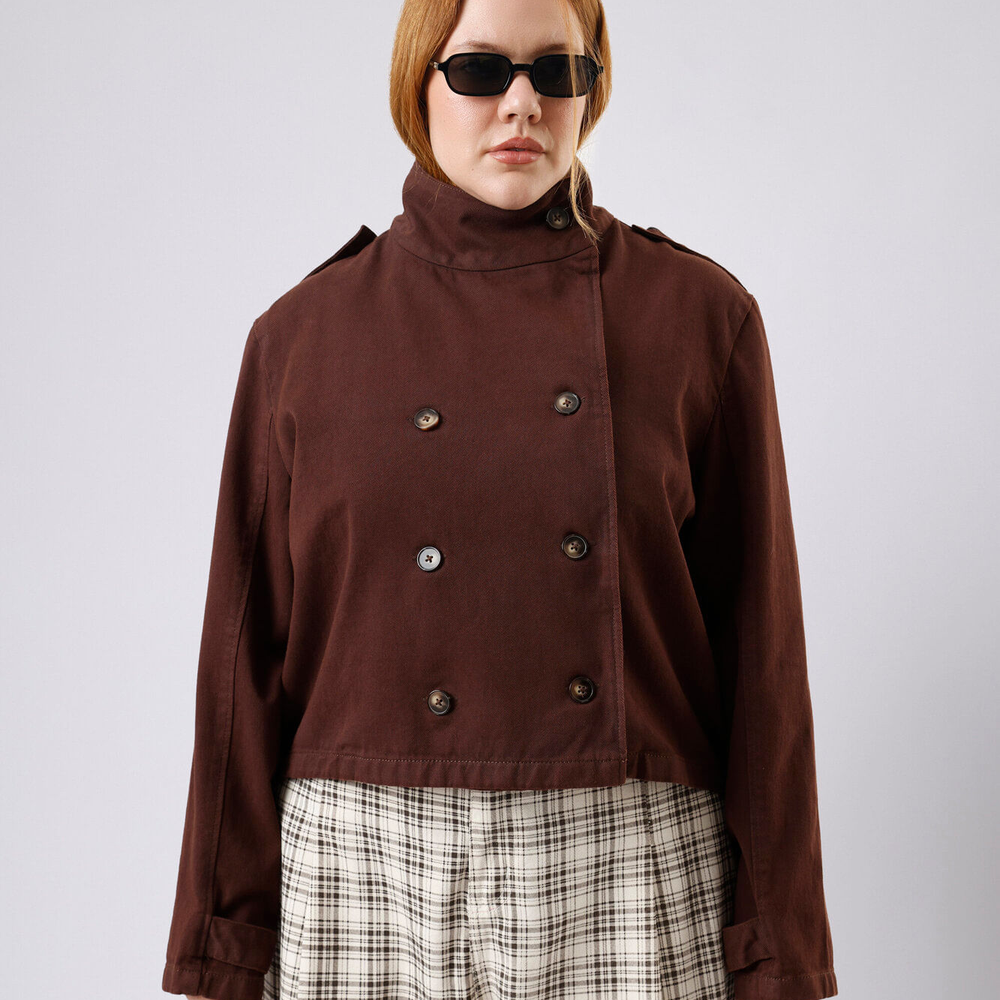 Casaco trench coat cropped feminino mindset plus size marrom Casaco trench coat cropped feminino mindset plus size marrom