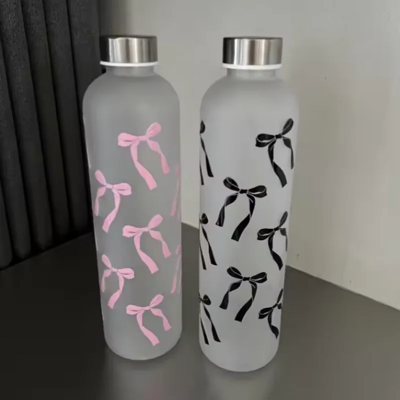 1000ml Butterfly Style Water Bottle, Gradient Matte Plastic Sports Flask, Anti-Slip Leak-Proof Gym Thermos with Silver Color Lid 1000ml Butterfly Style Water Bottle, Gradient Matte Plastic Sports Flask, Anti-Slip Leak-Proof Gym Thermos with Silver Color Lid
