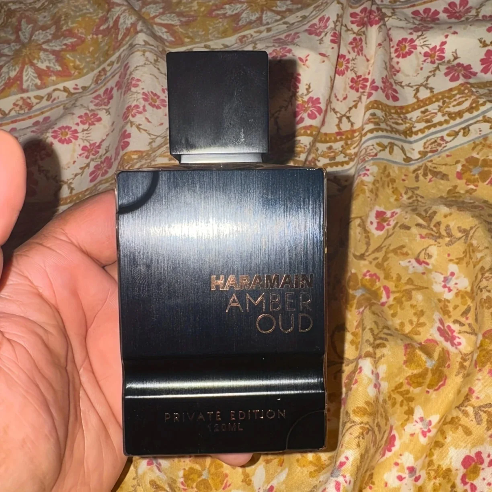 Al Haramain Amber Oud - Private Collection perfume for men and women - Persistent, musky and cedar notes Al Haramain Amber Oud - Private Collection perfume for men and women - Persistent, musky and cedar notes