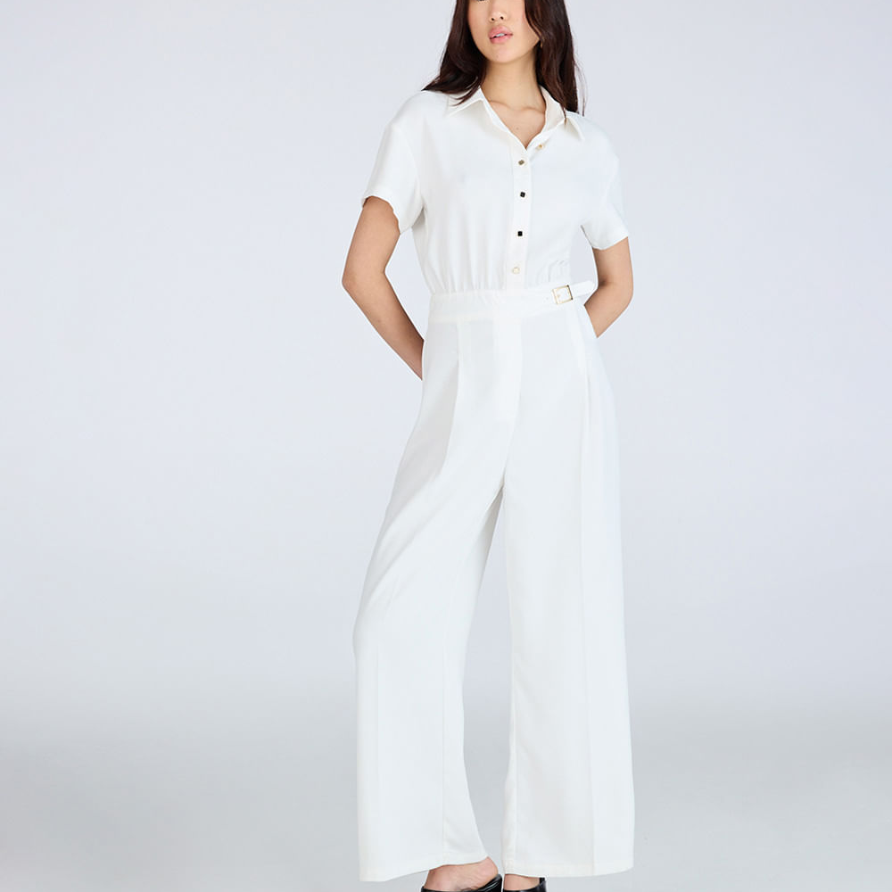 Macacão longo feminino de alfaiataria com fivela off white Macacão longo feminino de alfaiataria com fivela off white
