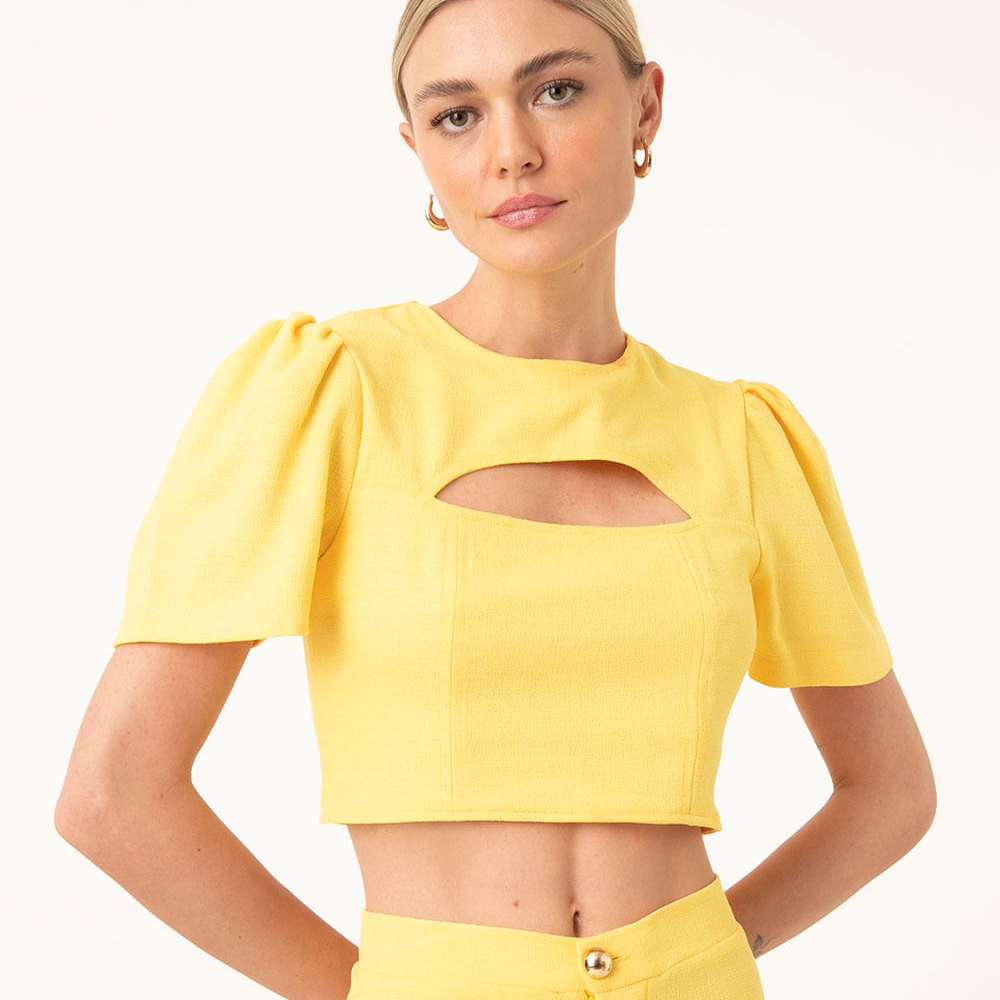 Blusa cropped cut out manga bufante amarela Blusa cropped cut out manga bufante amarela