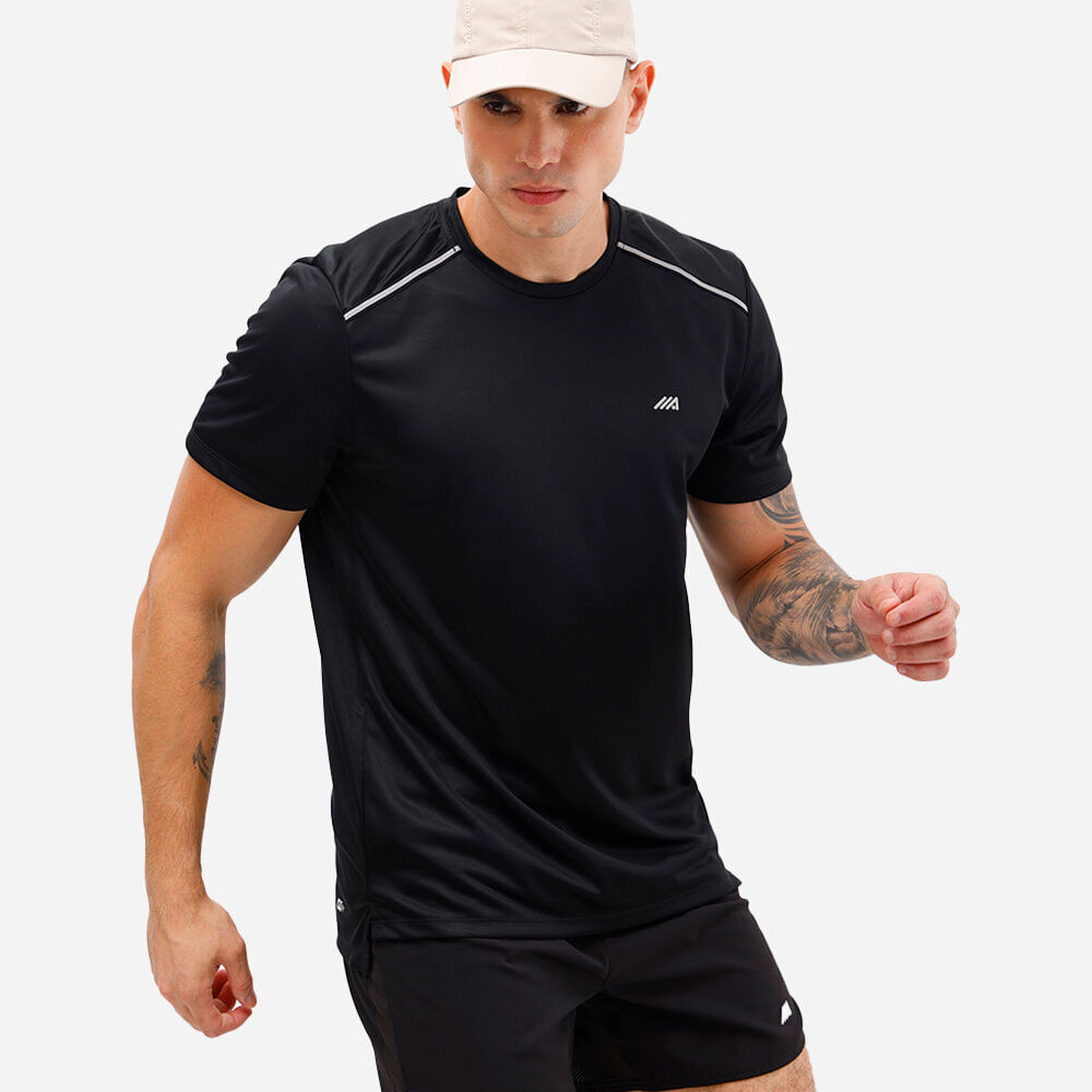 Camiseta com recortes e refletivos manga curta esportiva preta
