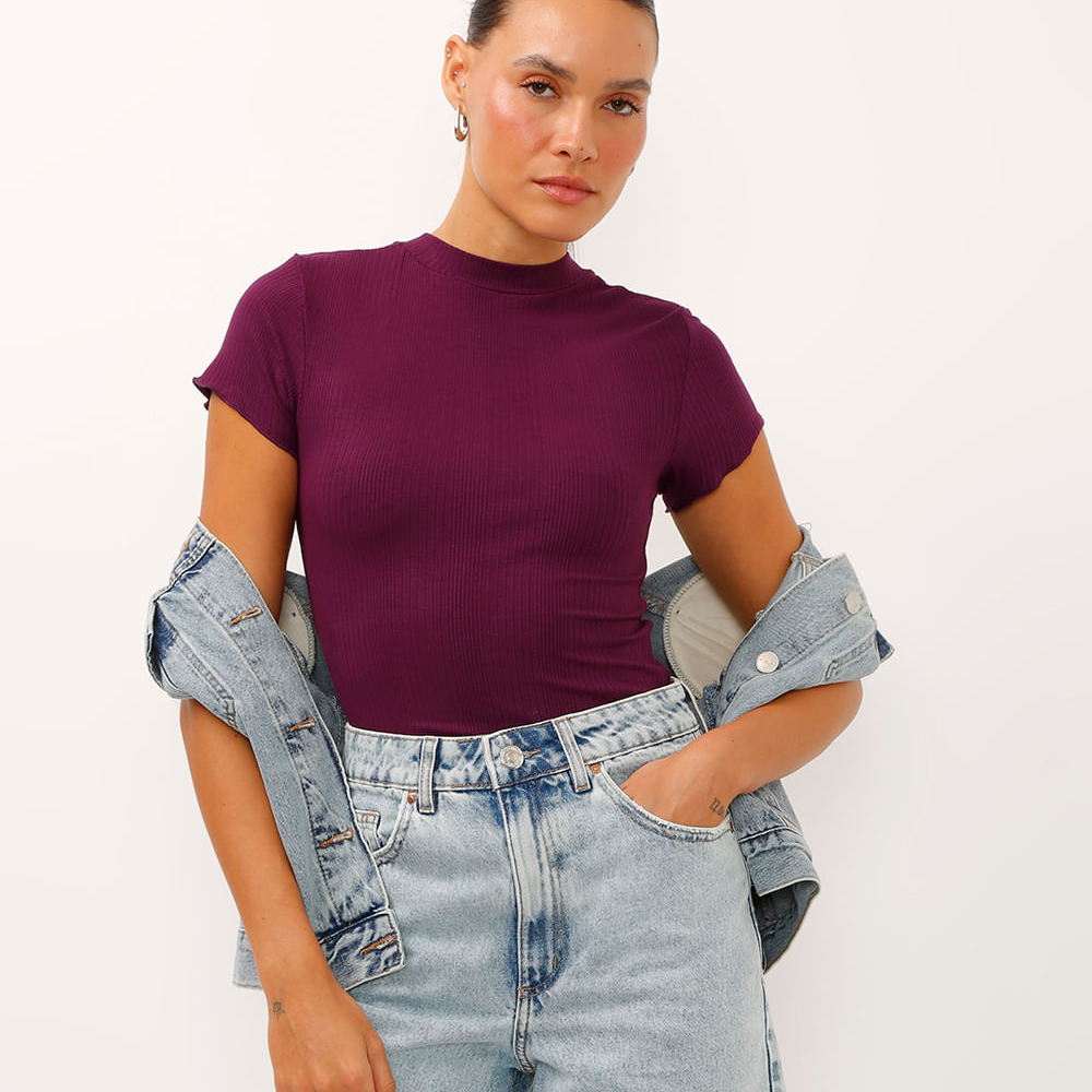 Blusa de malha canelada manga curta fru fru roxa Blusa de malha canelada manga curta fru fru roxa