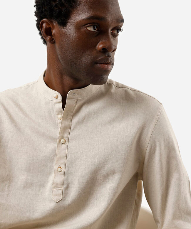 Bata masculina de linho e algodão manga longa bege Bata masculina de linho e algodão manga longa bege